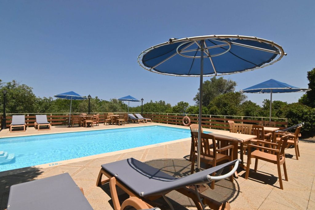 benovias-aeriko-rooms-apartments-pool-karfas-chios-1