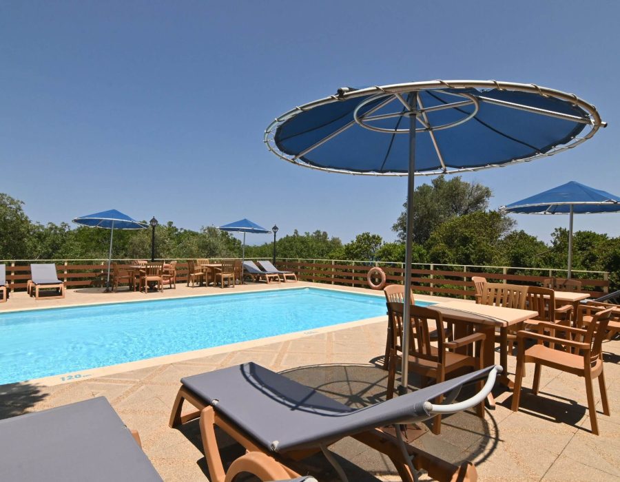 benovias-aeriko-rooms-apartments-pool-karfas-chios-1