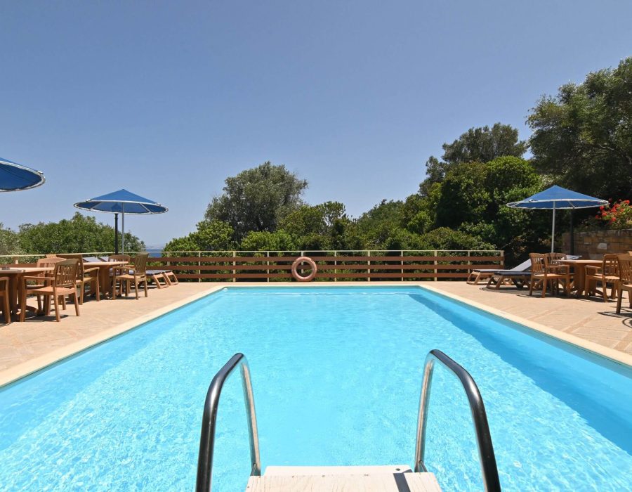 benovias-aeriko-rooms-apartments-pool-karfas-chios-2