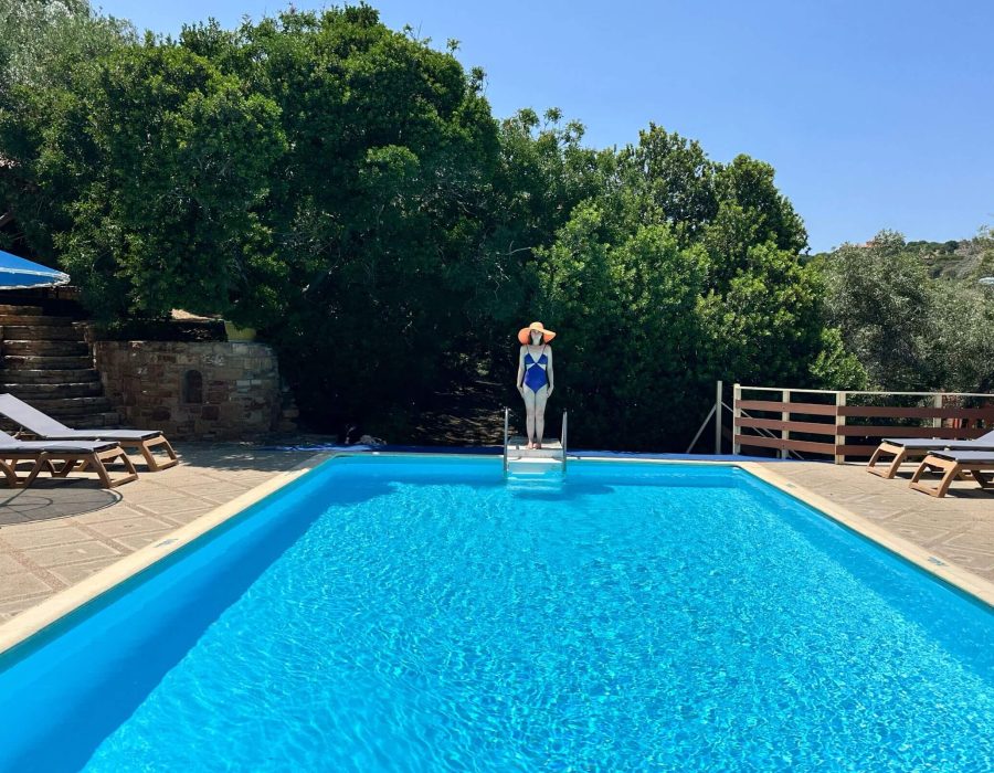 benovias-aeriko-rooms-apartments-pool-karfas-chios-3