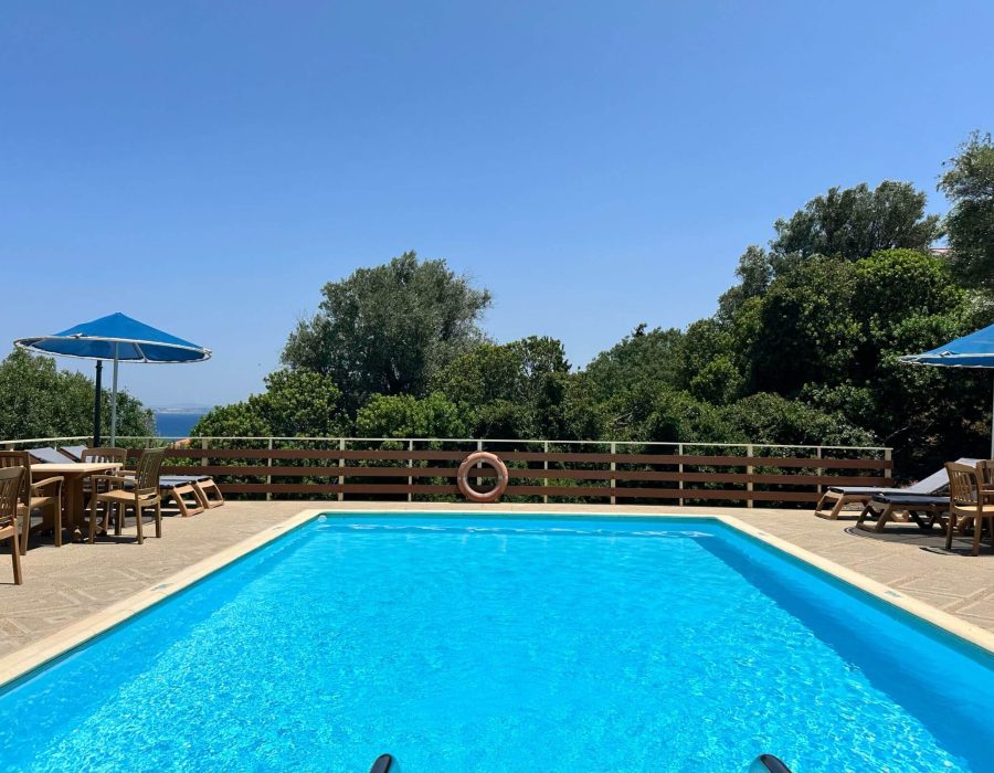 benovias-aeriko-rooms-apartments-pool-karfas-chios-4