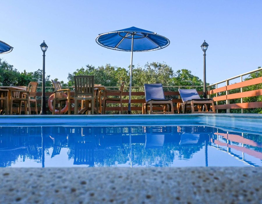 benovias-aeriko-rooms-apartments-pool-karfas-chios-7